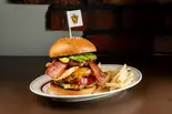 デラックスバーガー（ムースヒルズダイナー 横浜）