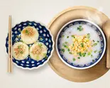 「上海風焼き小龍包」+「鮭と鶏肉お粥」<北海道産>セット（3米3下北沢店-お粥と点心専門店）