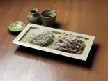 ファクトリー店限定メニュー 合盛りそば 特盛り600g(太麺300g+細麺300g)（手打ちそば さくら サッポロファクトリー店）
