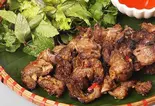 豚焼肉ガランガル風味 THỊT HEO NƯỚNG RIỀNG（ベトナム料理チェーサイン2号レストラン）