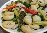 豚モツと高菜炒め Pickled mustard green stir fry with pork intestine(OKCOFFEE)