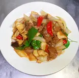 牛肉とエリンギ炒め(鲍鱼菇炒牛肉)（中華居酒屋 暉記）