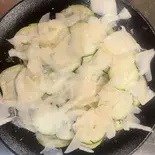 水ナスとズッキーニのサラダフレンチドレッシング（熟成肉レストラン肉だけ）