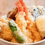 温玉のせ海老鶏天丼(おいしい 富士屋)
