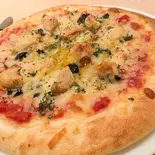 サラミとガーリックのピザ(ガーリックラボ福岡 にんにく料理専門店)