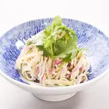 干し豆腐と香菜のサラダ（大連餃子基地DALIAN アークヒルズ店）