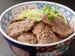【店舗人気NO.1！】中落ちカルビ100g丼（[こだわりの炭火炙り]ハラミ＆カルビ丼 一牛）