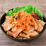 (肉2倍盛:300g)キムチ山盛りサムギョプサルDON！（サムギョプサル丼専門店 | DON！DON！ 巣鴨店）