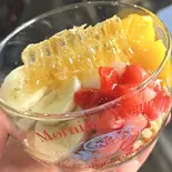 グリークヨーグルト(巣蜜トッピング付き)（Cafe Freedom）