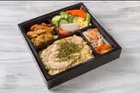 【豪快蒸し鶏、彩り豊かで野菜＆トンテキ焼き3品盛り】トンテキ塩ネギ焼き、選べる蒸し鶏＆彩り豊かで野菜 1780円（シルクロード弁当屋(薬膳メニュー着きます)）