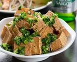 揚げ豆腐と油のネギのせ ( Đậu Tẩm Hành)（ベトナム料理モク屋木場店）