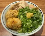 【人気No.3】 肉鶏天うどん(ネギ増し)Udon with Chicken Tempura ＆ Meat (Extra Green Onions)（饂飩頑陣 別邸）