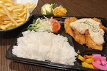 【チキン南蛮応援弁当+ポテトセット】（オム卵からあげ丼 火の鳥 天下茶屋店）