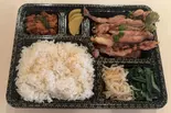 とりせせり弁当(和牛焼肉 牛園)