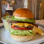 【人気No2‼】アボカドベーコンチーズバーガー(ポテト付)（Harema ハンバーガーとコーヒーと）