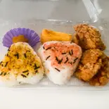 おにぎり＆唐揚げ（まごころ食堂）