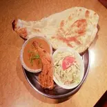 タンドリーLeg 1ピース1カレーサラダTandoori Chicken Leg 1pc 1 curry salad Rice or Nan（インド料理 ケバブ ＆ ビリヤニ ハウス Indian Restaurant Kebab ＆ Biryani house）