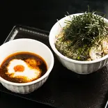 とろろ鶏そば（なぜ蕎麦にラー油を入れるのか。五反田店）