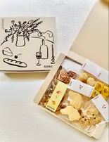 SORORのギフトボックス（SOROR(ソロル) 毎日のデリとお菓子）