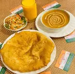 バツラセット/bhatura set(バツラ=揚げナン)（インド料理 ニュータージマハルエベレスト 西九条店）