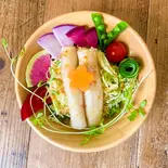 ヘルシーおから春巻き丼（カフェ キュア・ナチュラ）