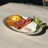 ベーコンエッグフレンチトースト(Day Time Club)