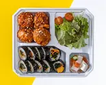 ヤンニョムチキン＆キムパ弁当 Yangnyeom Chicken ＆ Kimbap Bento Box（Mr.チキン 戸田店）