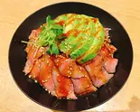 アボカドローストビーフ丼（海鮮丼の駅前 心斎橋店）