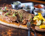 Tボーンステーキの炭火焼 Charbroiled T-bone Steak（トラットリア アルベロ）