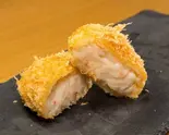 ずわい蟹のプレミアムクリームコロッケ（楽万コロッケ 麻布十番本店）