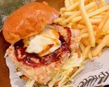 和風チキンカツバーガー Chicken Katu burger（溶岩ダイニングbrave）