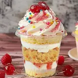 いちごパフェ Strawberry Parfait（Hawaiiアサイーボウル 栄養満点 fruit acai bowl 竹ノ塚店）