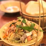 ゴイドゥドゥ (青いパパイヤと海老と豚肉のサラダ えびせん付き)（ベトナム料理店 ホイアン大阪店）