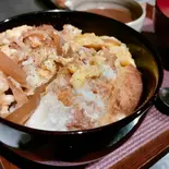 【弁当】卵とじ界隈 かつ丼弁当 三元豚使用 (サラダと小鉢付き)(RESTAURANT MAMA.)