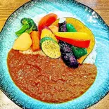 【スパイシーカレー】オリーブオイルで揚げた素揚げ野菜のカレー(エイト カリィ)