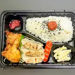 からあげ餃子弁当（お弁当のマルクラ）