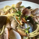貝類のスパゲッティ（本格イタリアン TRATTORIA AL MOMENTO）