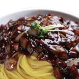 ジャージャー麺（新大久保韓国横丁 上海ポチャ）