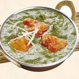 ほうれん草とチキンのカレー Sag Chicken Curry（Pariwar restaurant and cafe）