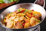 じゃが芋スライスとベーコンの辛味焼き鍋（本格中華料理 永利 六本木店）