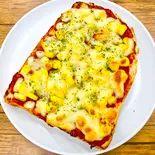 たっぷりコーントースト（軽食とデザート。Cafe Karanos[カラノス]）