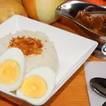 ゆで卵と旨トロ牛すじカレー(戸越の旨とろカレーとアサイーボウルのちょっと罪な誘惑)