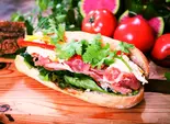 生ハムとクリームチーズのバインミー Bánh mì of raw ham and cream cheese（【バインミー専門店】 レモングラスbánh mì Specialty Store Lemongrass）
