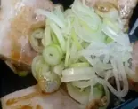 ネギ盛り自家製焼豚(ネギチャーシュー)(味一 Factory極)