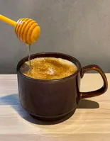 ほうじ茶ハニーラテ  ホット/アイス（人と地球に優しいカフェ はぐくみ）