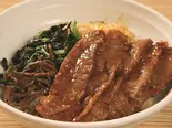 伝統の味 カルビ丼（焼肉 三水苑 広瀬通り店）