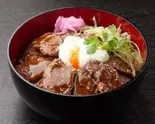 ハラミ＆中落ちカルビ丼200g on温玉（[こだわりの炭火炙り]ハラミ＆カルビ丼 一牛）