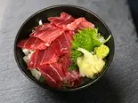 マグロ丼 / Tuna Rice Bowl（【海鮮丼×焼肉弁当】よろず屋）