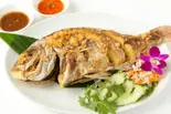 (42)揚げ魚ニンニク風味（サームロット）