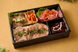 【期間限定割引2900円→2499円】熟成和牛サーロイン焼きすきとネギタン塩、タンシチュー弁当（熟成和牛焼肉エイジング・ビーフ 渋谷店）